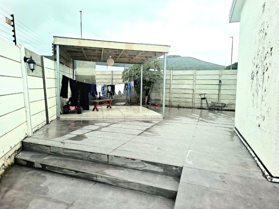 4 Bedroom Property for Sale in Welgelegen 3 Western Cape